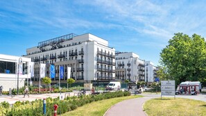 Front of property - Apartamenty Sun & Snow w Baltic Park Fort z prywatnym jacuzzi (Swinoujscie)