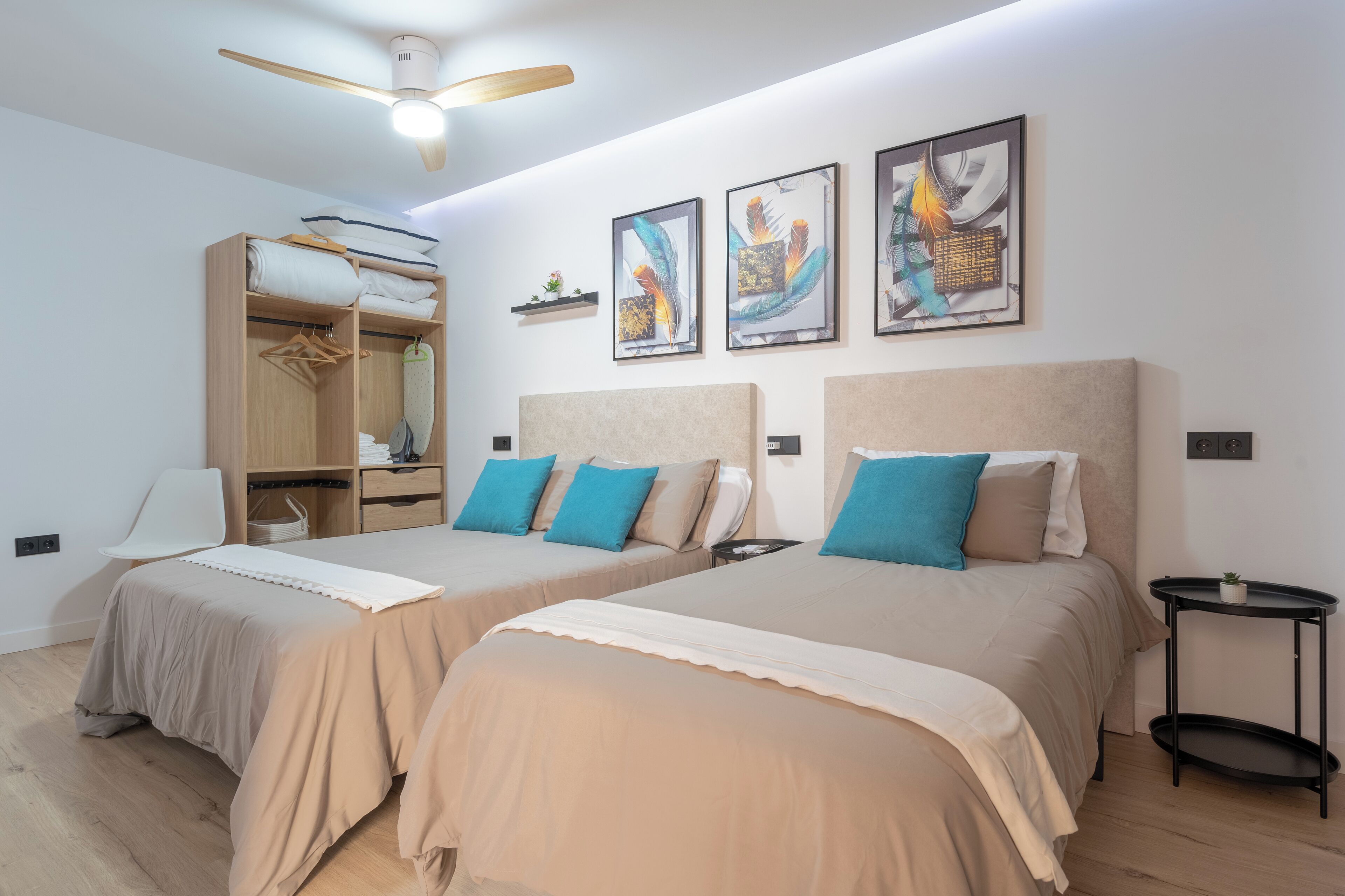 1 habitación, tabla de planchar con plancha, wifi y ropa de cama 