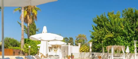 Açık yüzme havuzu