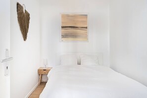 1 habitación, tabla de planchar con plancha, cuna de viaje y wifi 