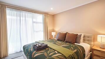 2 bedrooms, iron/ironing board, travel crib, free WiFi