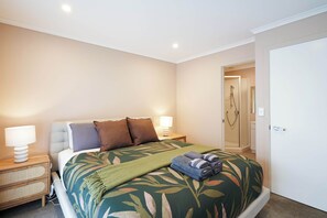 2 bedrooms, iron/ironing board, travel cot, free WiFi