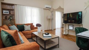 TV - Neos Kosmos Gem with Balcony and Acropolis View (Athina)