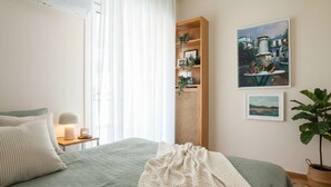 3 bedrooms, desk, iron/ironing board, WiFi - Neos Kosmos Gem with Balcony and Acropolis View (Athina)
