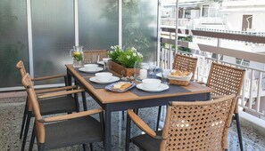 Outdoor dining - Neos Kosmos Gem with Balcony and Acropolis View (Athina)