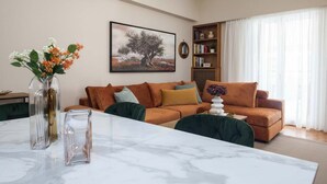 TV - Neos Kosmos Gem with Balcony and Acropolis View (Athina)
