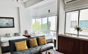 3 bedrooms, iron/ironing board, free WiFi, bed sheets - Nice family apartment near the sea, 4th floor by Parceros Group (Cartagena de Indias)