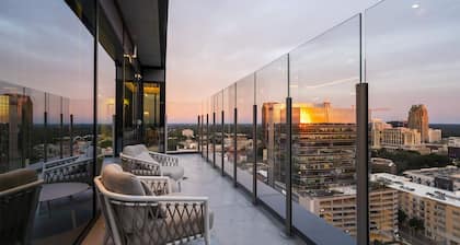 High-Rise Apt Raleigh Free Parking & Sunset View 1