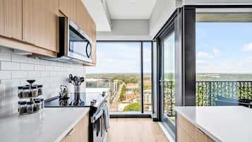 KylskÄp, mikrovÄgsugn, ugn och spishÀll