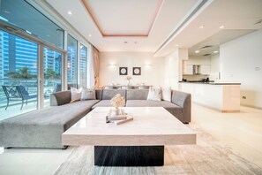 Leilighet – panorama, 1 soverom, sjøutsikt | Oppholdsområde