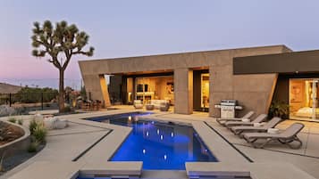 Lämmitetty uima-allas