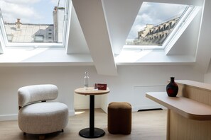 Junior Double Room | Soundproofing, bed sheets - Madame Drouot & Spa - Opéra (Paris)