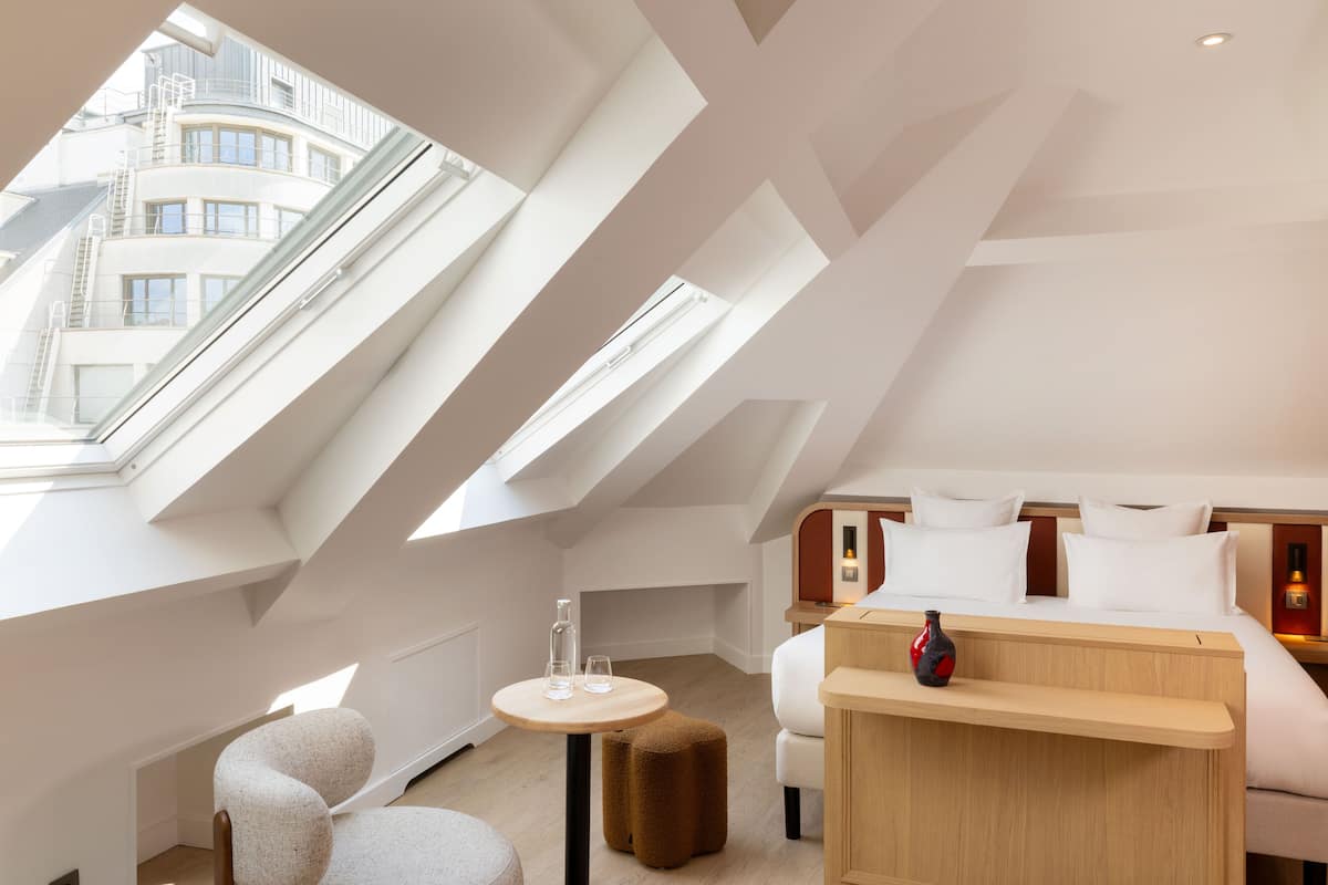 Junior Double Room | 1 bedroom, soundproofing, bed sheets