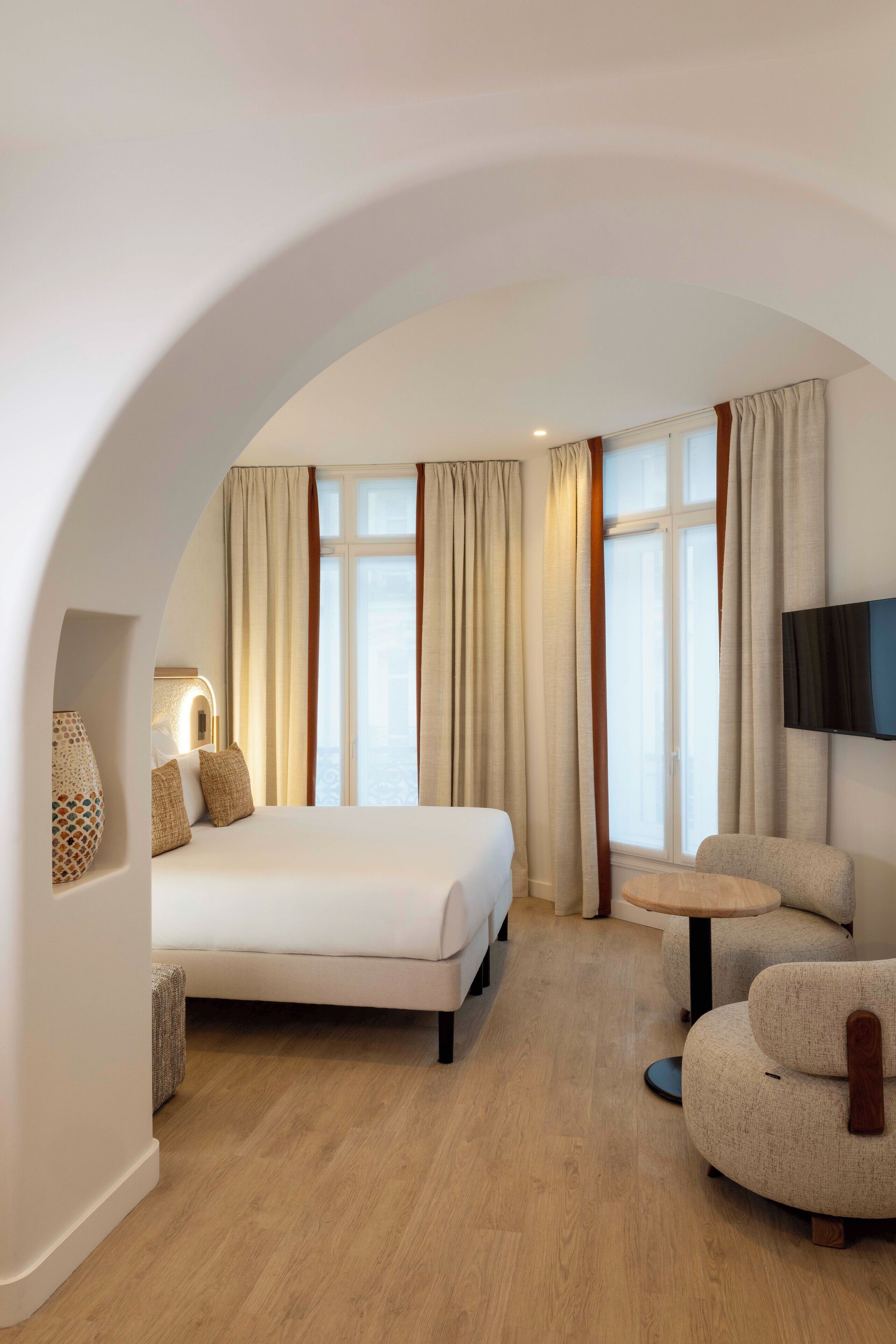 Deluxe Double Room | Soundproofing, bed sheets