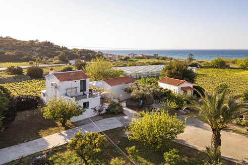 THALIA'S COTTAGE - Cozy, Romantic Retreat for Two
