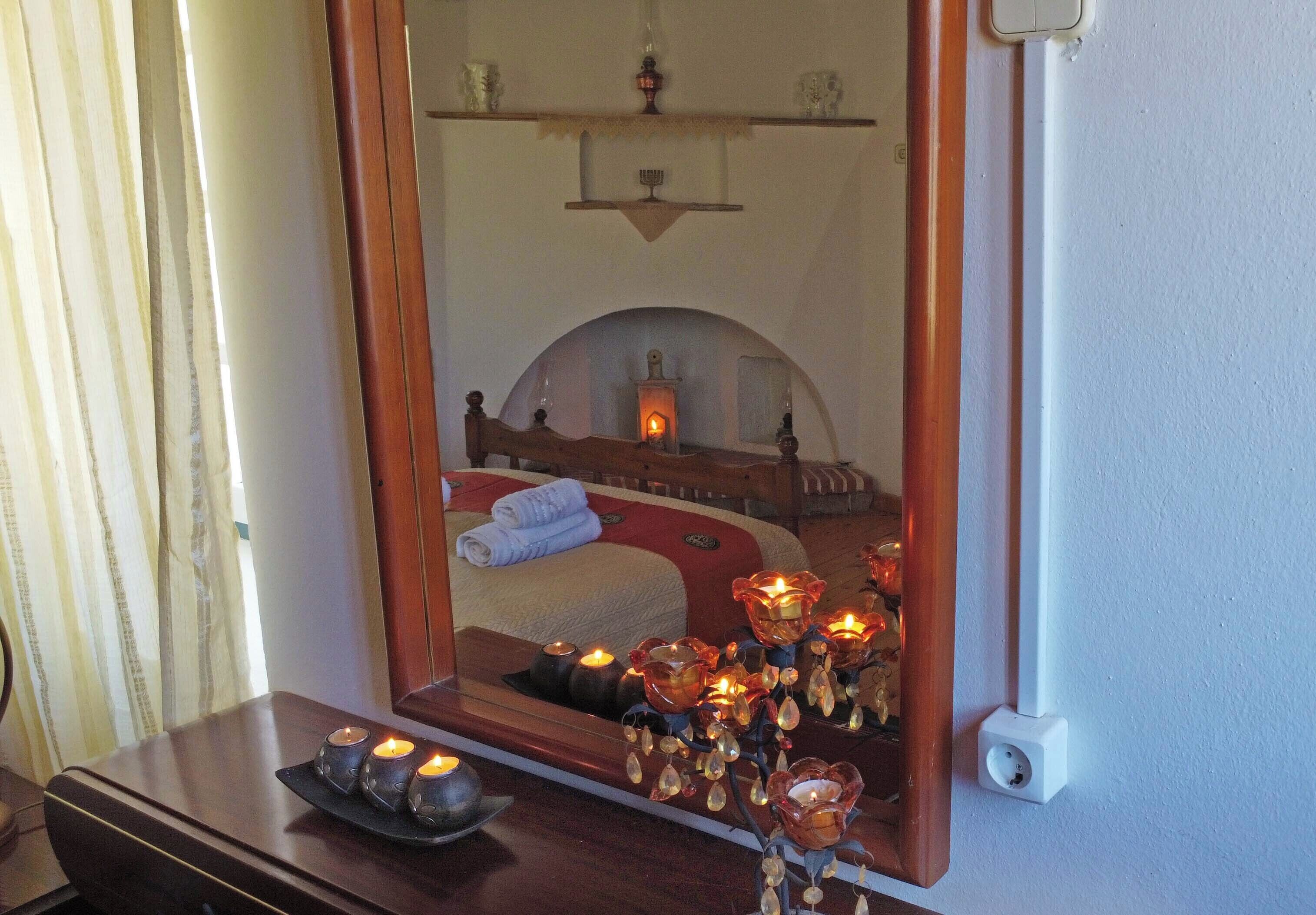 1 dormitorio, tabla de planchar con plancha, wifi y ropa de cama