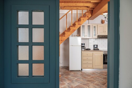 THALIA'S COTTAGE - Cozy, Romantic Retreat for Two