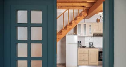 THALIA'S COTTAGE - Cozy, Romantic Retreat for Two
