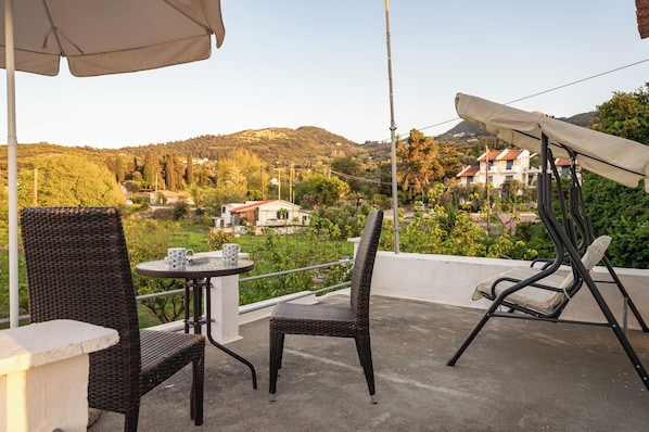 Outdoor dining - THALIA'S COTTAGE - Cozy, Romantic Retreat for Two (Samos)