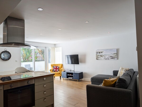 Apartment | Living area | TV - Newquay Escape/10 min to Beach/patio/parking (Newquay)