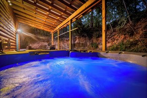 Outdoor spa tub - Rustic Cabin w/Private Indoor Heated Pool, Hot Tub, FirePit, Free Attractions (Sevierville)