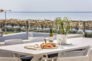 Outdoor dining - ULTIMATE BEACHFRONT ESCAPE SITUATED OPPOSITE SERENE WATERS OF GEOGRAPHE BAY. (Quindalup)