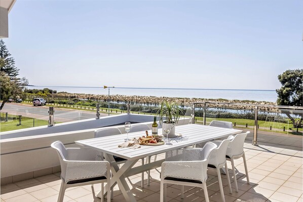 Outdoor dining - ULTIMATE BEACHFRONT ESCAPE SITUATED OPPOSITE SERENE WATERS OF GEOGRAPHE BAY. (Quindalup)