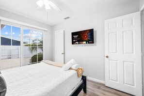 4 bedrooms, desk, iron/ironing board, travel cot