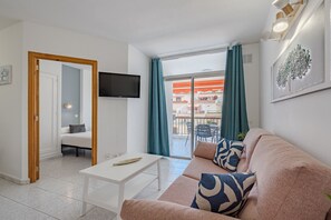TV - Los Cristianos. Fantastic seafront apt (Arona)