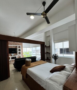 1 habitación, tabla de planchar con plancha, wifi gratis y ropa de cama 