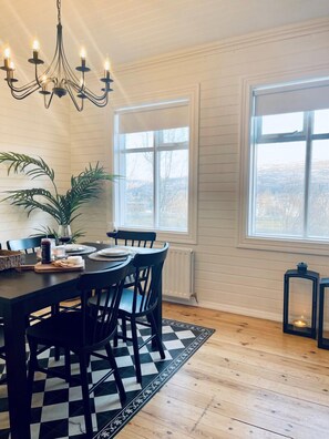 Superior Apartment | In-room dining - Day Dream Apartments Brekkugata (Akureyri)