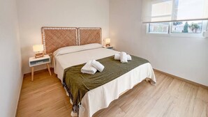 2 bedrooms, iron/ironing board, WiFi (free), bed sheets - Miramar Apartment (Denia)