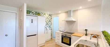 Fridge, microwave, dishwasher, coffee/tea maker