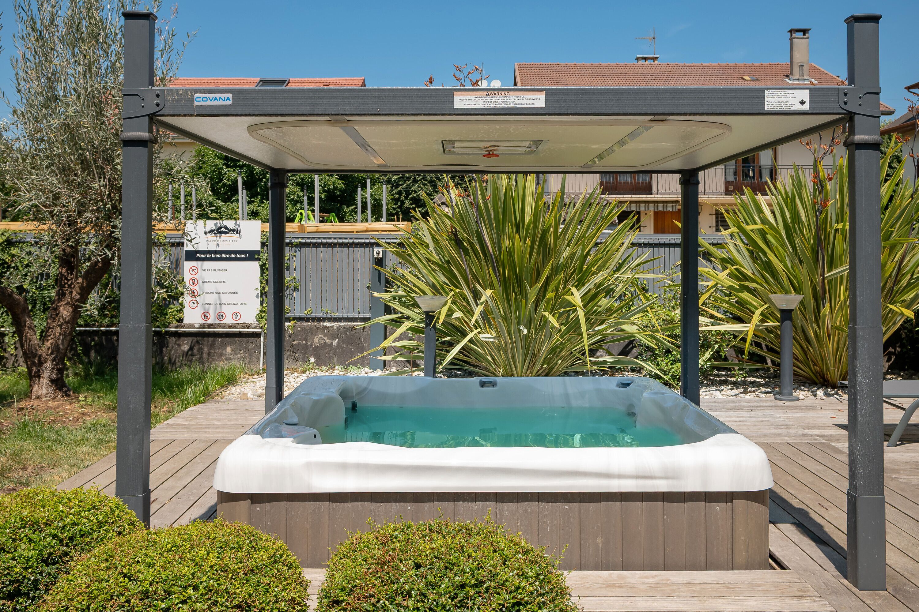 Outdoor spa tub