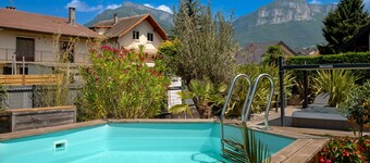 Guest House 'La Suite Des Sommets' with Shared Pool, Shared Terrace and Air Conditioning