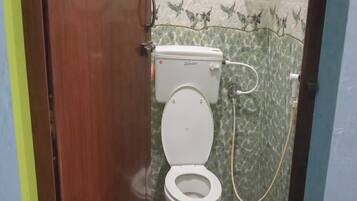 Shower, rainfall showerhead, free toiletries, soap