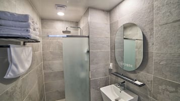HEMIRION POOL VILLA_DELUXE | Bathroom | Shower, designer toiletries, hair dryer, slippers