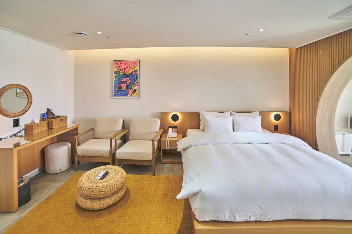 HEMIRION POOL VILLA_SIGNATURE | Bộ đồ giường cao cấp, chăn bông, nệm có lớp đệm bông 
