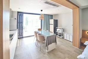 HEMIRION POOL VILLA DELUXE FAMILY (20 PYEONG) | Eigene Küche | Großer Kühlschrank, Mikrowelle, Herdplatte, Reiskocher
