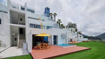 HEMIRION POOL VILLA_PRESIDENT | Premium bedding, down comforters, pillowtop beds, free WiFi