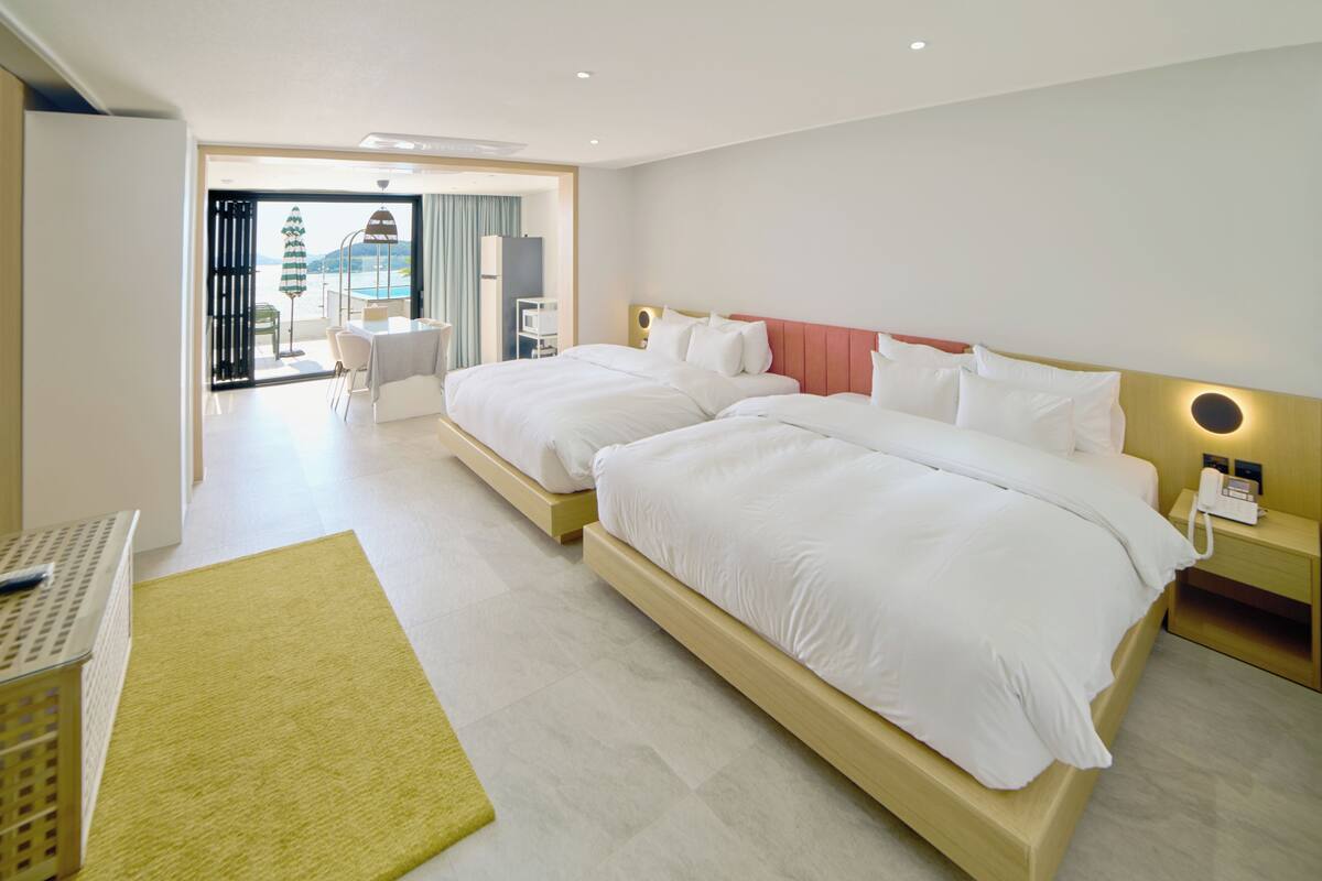 HEMIRION POOL VILLA DELUXE FAMILY (20 PYEONG) | Bộ đồ giường cao cấp, chăn bông, nệm có lớp đệm bông