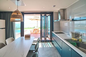 HEMIRION POOL VILLA_PRESIDENT | Private kitchen | Full-size fridge, microwave, stovetop, rice cooker