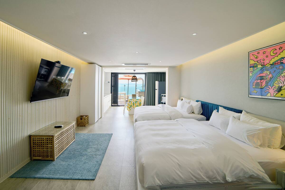 HEMIRION POOL VILLA PREMIUM FAMILY (30 PYEONG) | Bộ đồ giường cao cấp, chăn bông, nệm có lớp đệm bông 