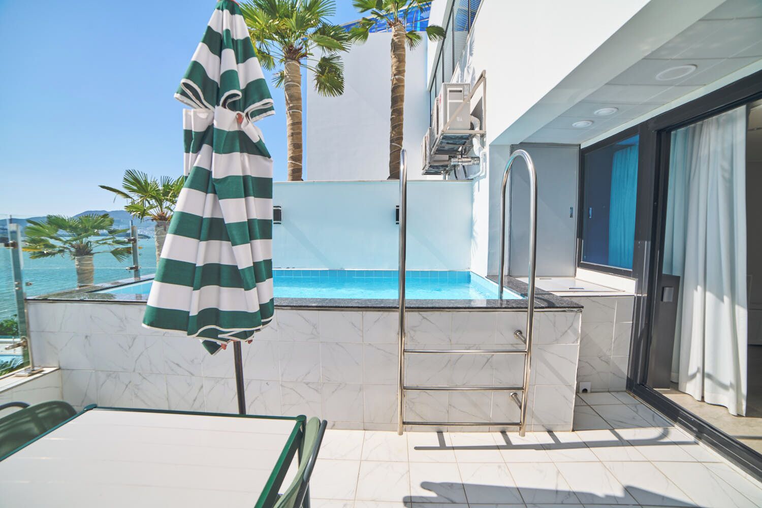 HEMIRION POOL VILLA_SIGNATURE | Terraza o patio