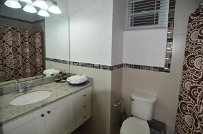 Departamento | Baño | Regadera, amenidades de baño gratuitas, secadora de cabello, toallas 