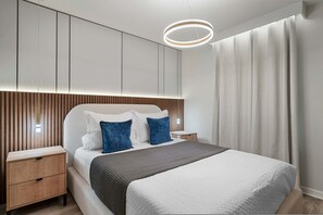 Apartment | 5 bedrooms, desk, Internet