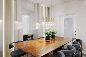 Hus | 5 sovrum, skrivbord och internet