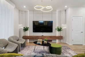 Apartment | 5 bedrooms, desk, Internet