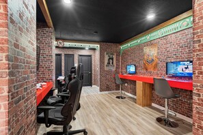 5 habitaciones, escritorio y acceso a internet