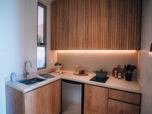 Geladeira, micro-ondas, fogão, cooktop